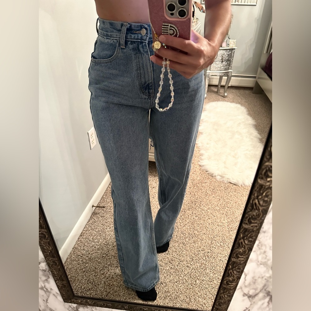PrettyLittleThing Baggy Boyfriend Rip Jeans - Picture 8 of 11